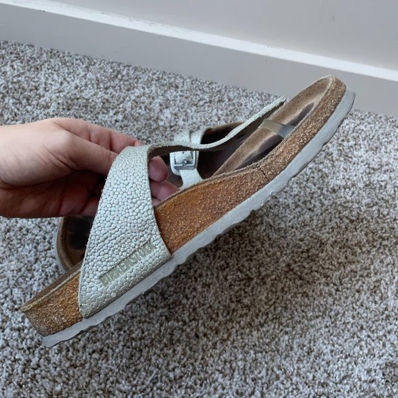 Birkenstock | Pebbled Silver Gizeh Sandal - Size 39 - Picture 11 of 15